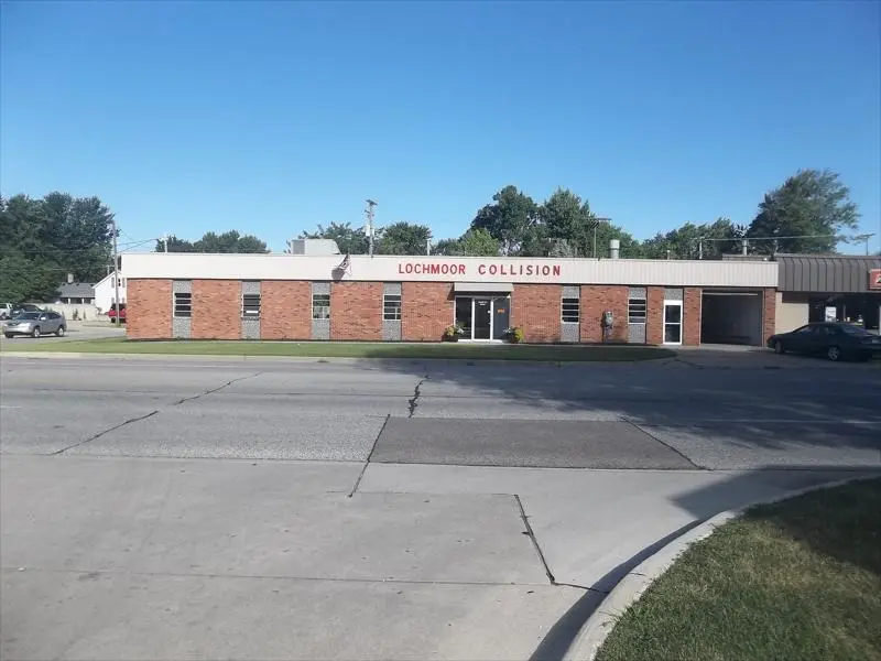 Lochmoor Collision building seen from across Greater Mack Ave